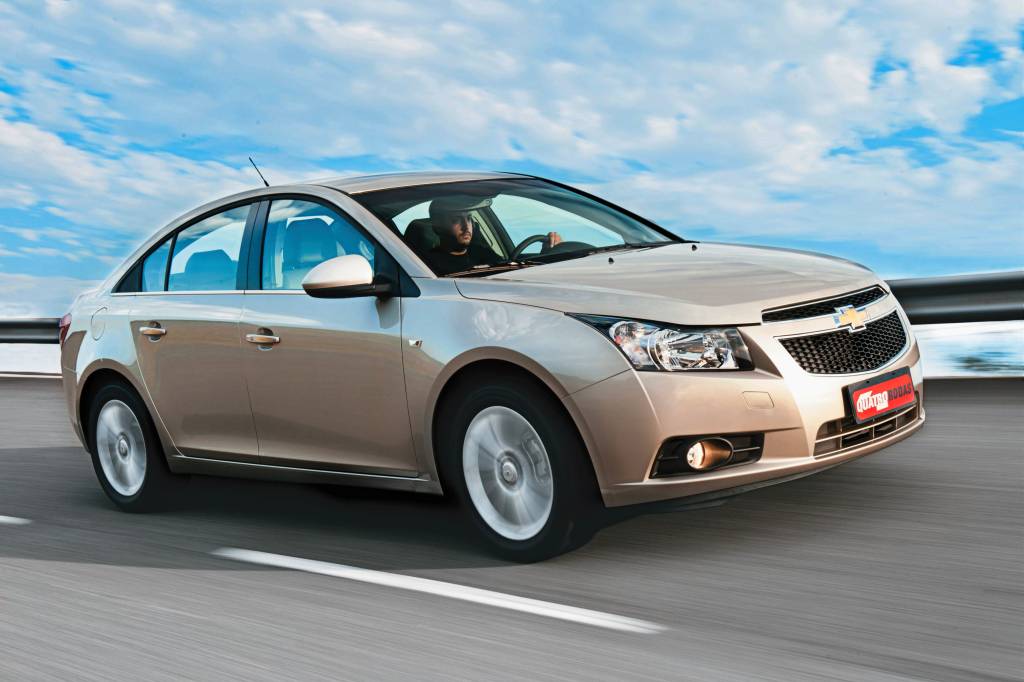 Cruze 1.8 16V LTZ, modelo 2012 da Chevrolet, testado pela revista Quatro Rodas Cruze 1.8 16V LTZ, modelo 2012 da Chevrolet, testado pela revista Quatro Rodas