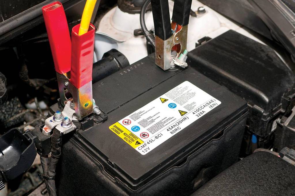 Como dar carga na bateria 12V do carro sem ter problemas