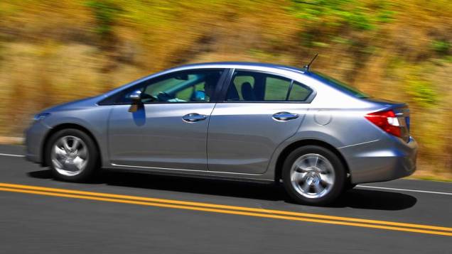 Nada mudou no design, mas o Civic ganhou mais equipamentos de série | <a href="https://beta-develop.quatrorodas.abril.com.br/noticias/fabricantes/honda-civic-2014-ganha-motor-2-0-730338.shtml" rel="migration">Leia mais</a> Nada mudou no design, mas o Civic ganhou mais equipamentos de série | <a href="https://beta-develop.quatrorodas.abril.com.br/noticias/fabricantes/honda-civic-2014-ganha-motor-2-0-730338.shtml" rel="migration">Leia mais</a>