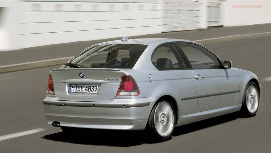 BMW S&eacute;rie 3 Compact: anos antes do S&eacute;rie 1, a marca lan&ccedil;ou um hatch derivado do S&eacute;rie 3; a primeira gera&ccedil;&atilde;o at&eacute; veio para c&aacute;, mas a segunda s&oacute; foi vendida na Europa de 2001 a 2004