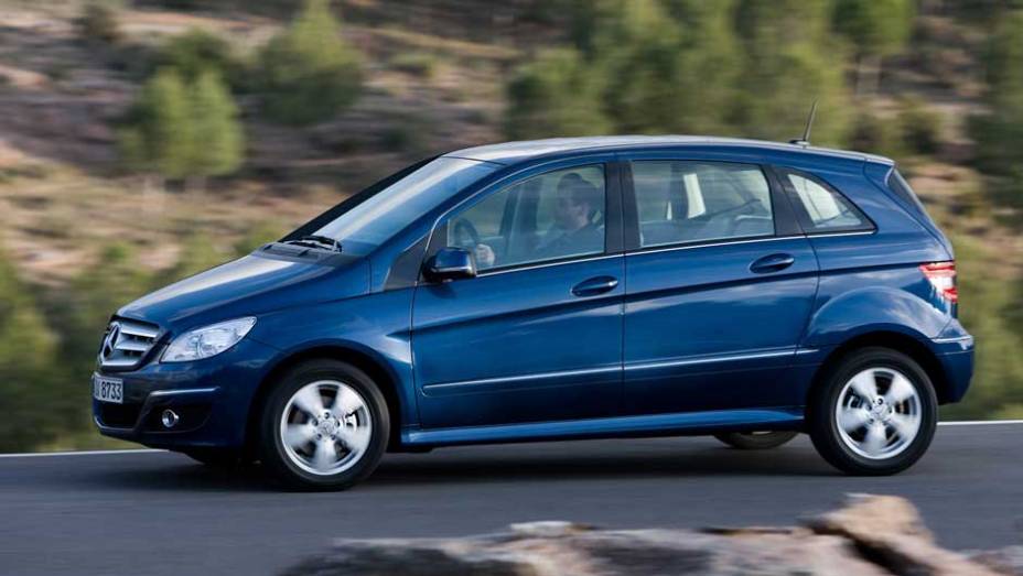 Mercedes-Benz Classe B: n&atilde;o &eacute; s&oacute; a BMW que tenta fisgar as fam&iacute;lias; desde 2005 a minivan est&aacute; nas ruas com toda a versatilidade de uma ve&iacute;culo deste tipo
