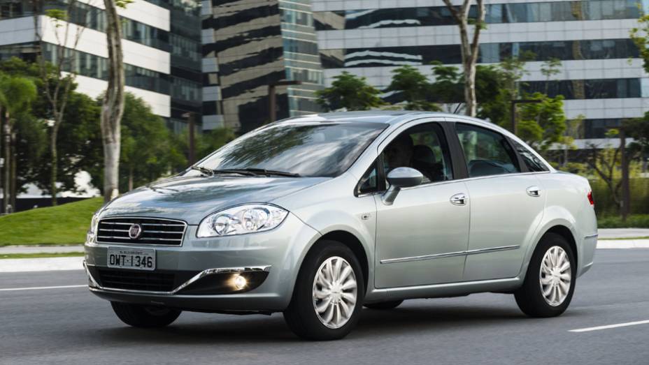 Com uma leve reestilização, o Linea 2015 chega às concessionárias Fiat | <a href="https://beta-develop.quatrorodas.abril.com.br/noticias/fabricantes/reestilizado-linea-chega-r-55-850-778473.shtml" rel="migration">Leia mais</a> | <a href="https://beta-develop.quatrorodas.abril.com.br/carros/impresso" rel="migration"></a>