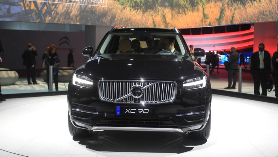 Volvo XC90 | <a href="https://beta-develop.quatrorodas.abril.com.br/galerias/saloes/paris/2014/direto-salao-paris-parte-2-803962.shtml" rel="migration">Veja mais: direto de Paris - Parte 2</a>