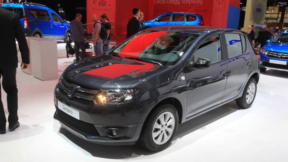 Dacia Sandero Blacktouch | <a href="https://beta-develop.quatrorodas.abril.com.br/noticias/saloes/paris-2014/dacia-revela-duster-air-sandero-black-touch-802298.shtml" rel="migration">Leia mais</a> | <a href="https://beta-develop.quatrorodas.abril.com.br/galerias/saloes/paris/2014/direto-salao-paris" rel="migration"></a>