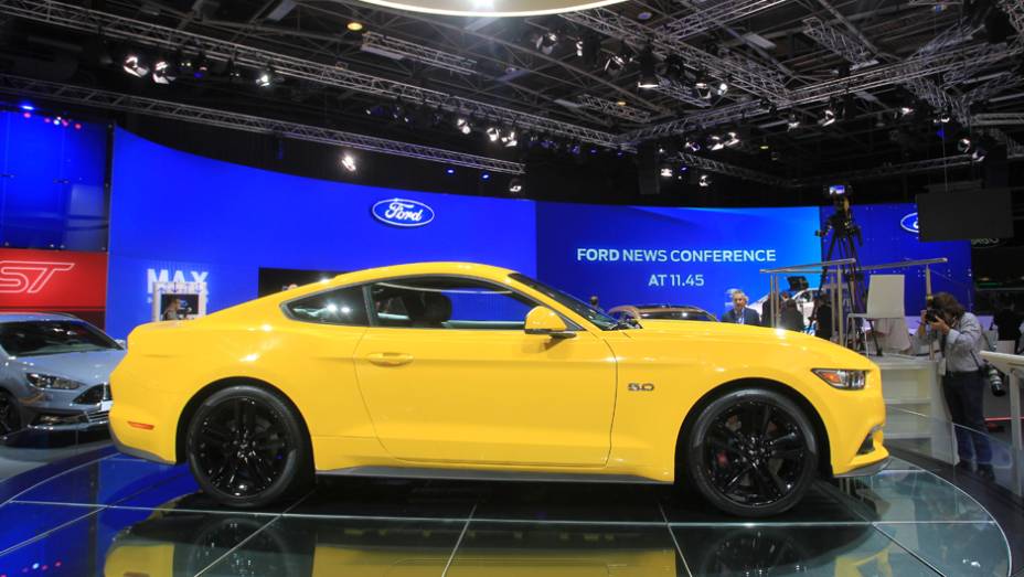 Ford Mustang | <a href="https://beta-develop.quatrorodas.abril.com.br/noticias/saloes/paris-2014/ford-lanca-mustang-europeu-803557.shtml" rel="migration">Leia mais</a> | <a href="https://beta-develop.quatrorodas.abril.com.br/galerias/saloes/paris/2014/direto-salao-paris-parte-2-803962.shtml" rel="migration">Veja m</a>