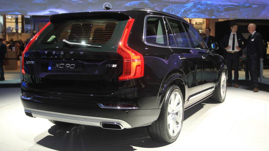 Volvo XC90 | <a href="https://beta-develop.quatrorodas.abril.com.br/galerias/saloes/paris/2014/direto-salao-paris-parte-2-803962.shtml" rel="migration">Veja mais: direto de Paris - Parte 2</a>