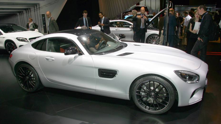 Mercedes AMG GT | <a href="https://beta-develop.quatrorodas.abril.com.br/noticias/saloes/paris-2014/mercedes-benz-revela-amg-gt-799359.shtml" rel="migration">Leia mais</a> | <a href="https://beta-develop.quatrorodas.abril.com.br/galerias/saloes/paris/2014/direto-salao-paris-parte-2-803962.shtml" rel="migration">Ve</a>