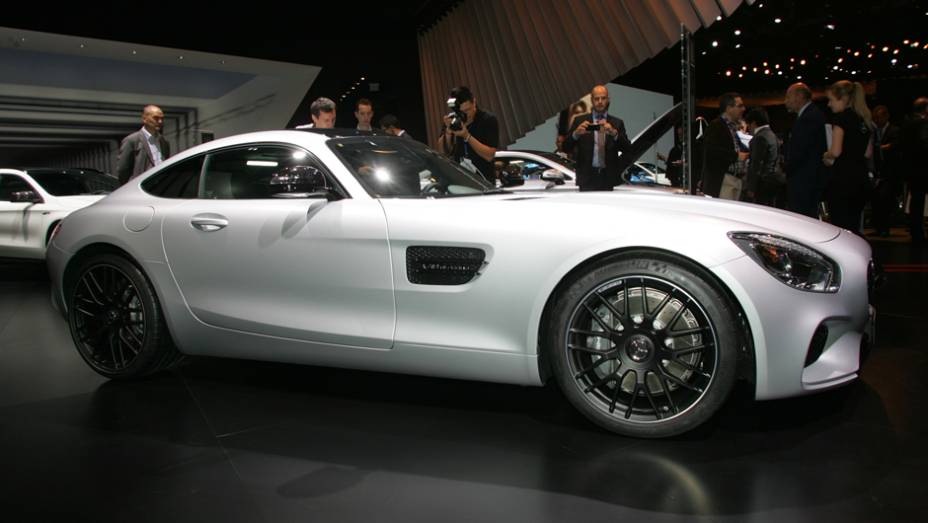 Mercedes AMG GT | <a href="https://beta-develop.quatrorodas.abril.com.br/noticias/saloes/paris-2014/mercedes-benz-revela-amg-gt-799359.shtml" rel="migration">Leia mais</a> | <a href="https://beta-develop.quatrorodas.abril.com.br/galerias/saloes/paris/2014/direto-salao-paris-parte-2-803962.shtml" rel="migration">Ve</a>