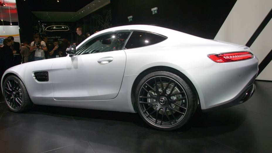 Mercedes AMG GT | <a href="https://beta-develop.quatrorodas.abril.com.br/noticias/saloes/paris-2014/mercedes-benz-revela-amg-gt-799359.shtml" rel="migration">Leia mais</a> | <a href="https://beta-develop.quatrorodas.abril.com.br/galerias/saloes/paris/2014/direto-salao-paris-parte-2-803962.shtml" rel="migration">Ve</a>