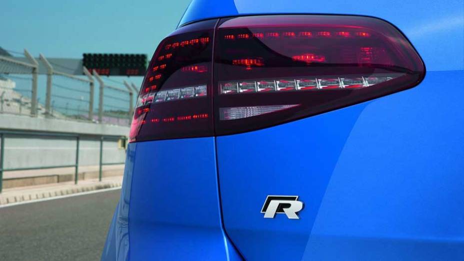 O Golf R &eacute; um dos modelos preparados pela Volkswagen R GmbH, divis&atilde;o de alto desempenho e acess&oacute;rios da marca | <a href="https://beta-develop.quatrorodas.abril.com.br/saloes/frankfurt/2013/volkswagen-golf-r-752207.shtml" rel="migration">Leia mais</a>