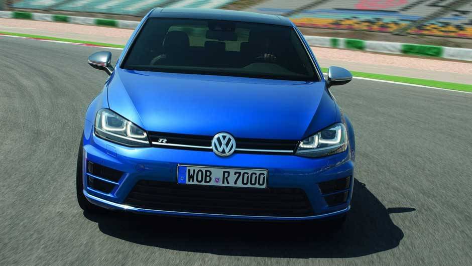 Na Alemanha, o novo Golf R custar&aacute; a partir de 38.325 euros | <a href="https://beta-develop.quatrorodas.abril.com.br/saloes/frankfurt/2013/volkswagen-golf-r-752207.shtml" rel="migration">Leia mais</a>