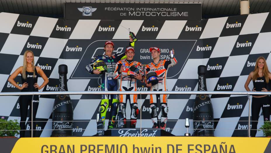 Márquez vence a quarta no ano, com Valentino Rossi e Dani Pedrosa, em segundo e terceiro respectivamente. | <a href="https://beta-develop.quatrorodas.abril.com.br/moto/noticias/quatro-vezes-marquez-781513.shtml" rel="migration">Leia mais</a>