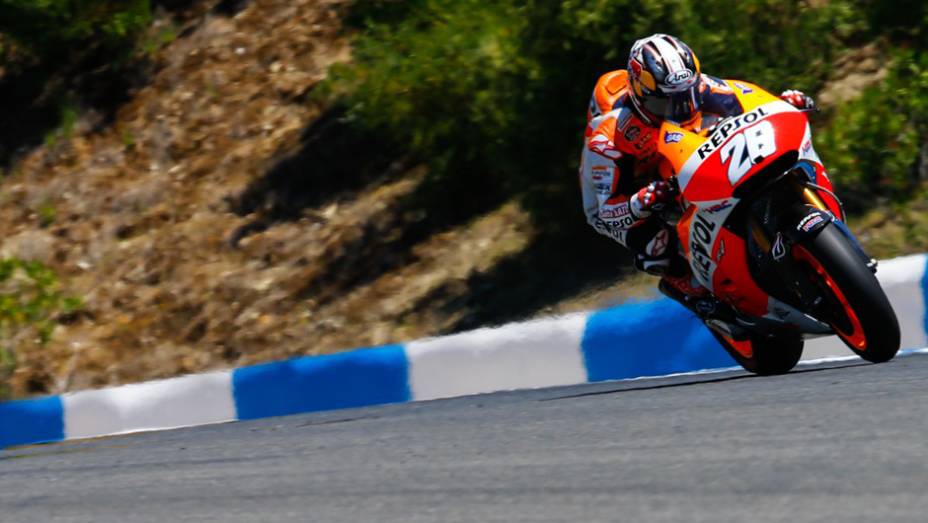 Pedrosa brigou muito com Jorge Lorenzo pelo terceiro posto. | <a href="https://beta-develop.quatrorodas.abril.com.br/moto/noticias/quatro-vezes-marquez-781513.shtml" rel="migration">Leia mais</a>