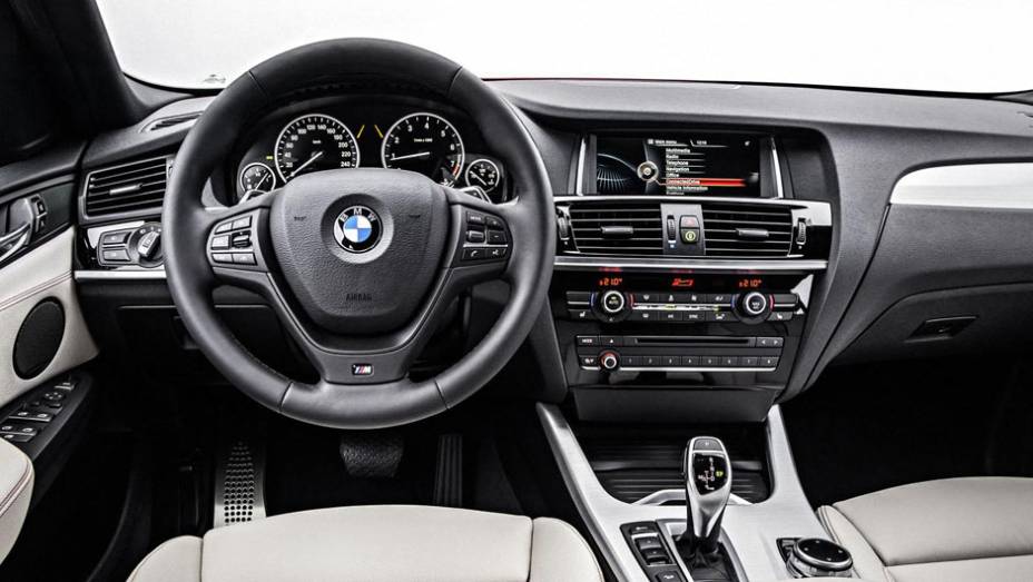 Interior é quase o mesmo do X3, do qual o X4 deriva | <a href="https://beta-develop.quatrorodas.abril.com.br/carros/lancamentos/bmw-x4-775640.shtml" rel="migration">Leia mais</a>