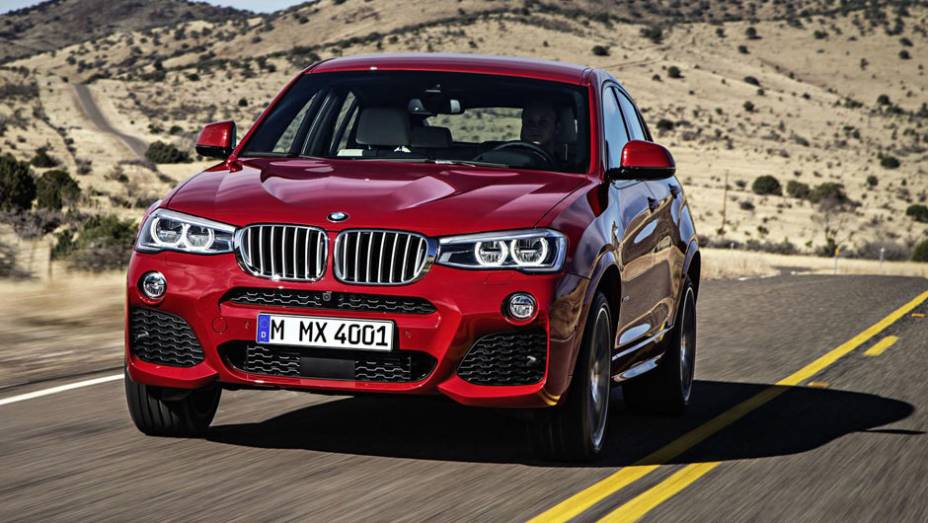 A grade dupla, marca registrada da BMW, está mais larga e pronunciada | <a href="https://beta-develop.quatrorodas.abril.com.br/carros/lancamentos/bmw-x4-775640.shtml" rel="migration">Leia mais</a>