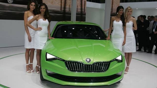 Veja as belas Garotas do <a href="https://beta-develop.quatrorodas.abril.com.br/noticias/saloes/genebra-2014/" rel="migration">Sal&atilde;o de Genebra 2014</a>