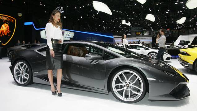Veja as belas Garotas do <a href="https://beta-develop.quatrorodas.abril.com.br/noticias/saloes/genebra-2014/" rel="migration">Sal&atilde;o de Genebra 2014</a>