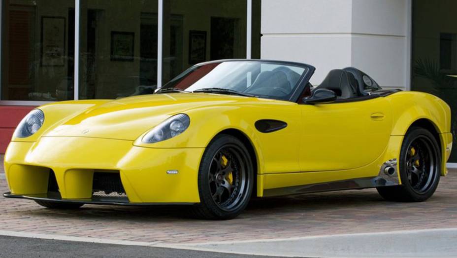 Versão GT tem motor turbo de 560 cv | <a href="https://beta-develop.quatrorodas.abril.com.br/noticias/mercado/panoz-revela-esportivo-esperante-spyder-2015-810661.shtml" target="_blank" rel="migration">Leia mais</a>