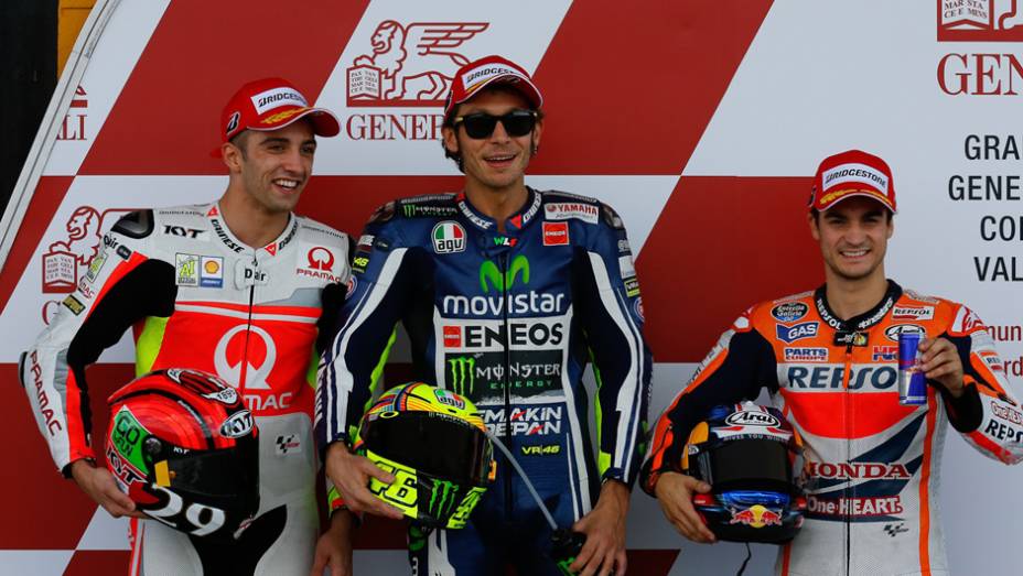 Valentino Rossi larga na pole do GP de Valência. | <a href="https://beta-develop.quatrorodas.abril.com.br/moto/noticias/motogp-rossi-pole-ultima-corrida-ano-810756.shtml" rel="migration">Leia mais</a>