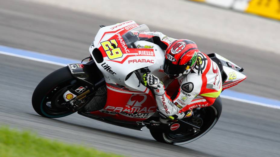 Iannone conquistou a segunda posição. | <a href="https://beta-develop.quatrorodas.abril.com.br/moto/noticias/motogp-rossi-pole-ultima-corrida-ano-810756.shtml" rel="migration">Leia mais</a>