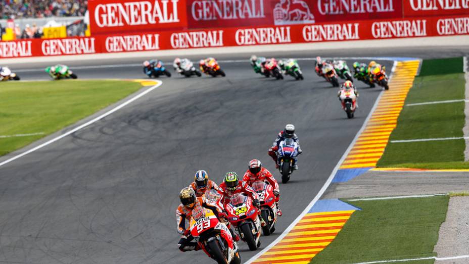 Valência foi o palco da última etapa da temporada 2014 da MotoGP. | <a href="https://beta-develop.quatrorodas.abril.com.br/moto/noticias/motogp-marquez-vence-quebra-recorde-vitoria-temporada-811357.shtml" rel="migration">Leia mais</a>