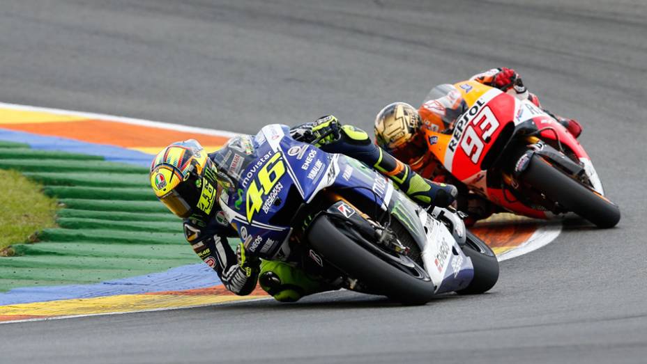 Valentino Rossi confirmou a segunda posição na corrida e no certame. | <a href="https://beta-develop.quatrorodas.abril.com.br/moto/noticias/motogp-marquez-vence-quebra-recorde-vitoria-temporada-811357.shtml" rel="migration">Leia mais</a>