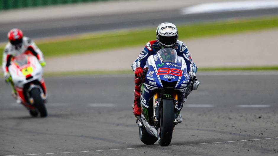 Jorge Lorenzo abandonou e terminou em terceiro na temporada. | <a href="https://beta-develop.quatrorodas.abril.com.br/moto/noticias/motogp-marquez-vence-quebra-recorde-vitoria-temporada-811357.shtml" rel="migration">Leia mais</a> Jorge Lorenzo abandonou e terminou em terceiro na temporada. | <a href="https://beta-develop.quatrorodas.abril.com.br/moto/noticias/motogp-marquez-vence-quebra-recorde-vitoria-temporada-811357.shtml" rel="migration">Leia mais</a>