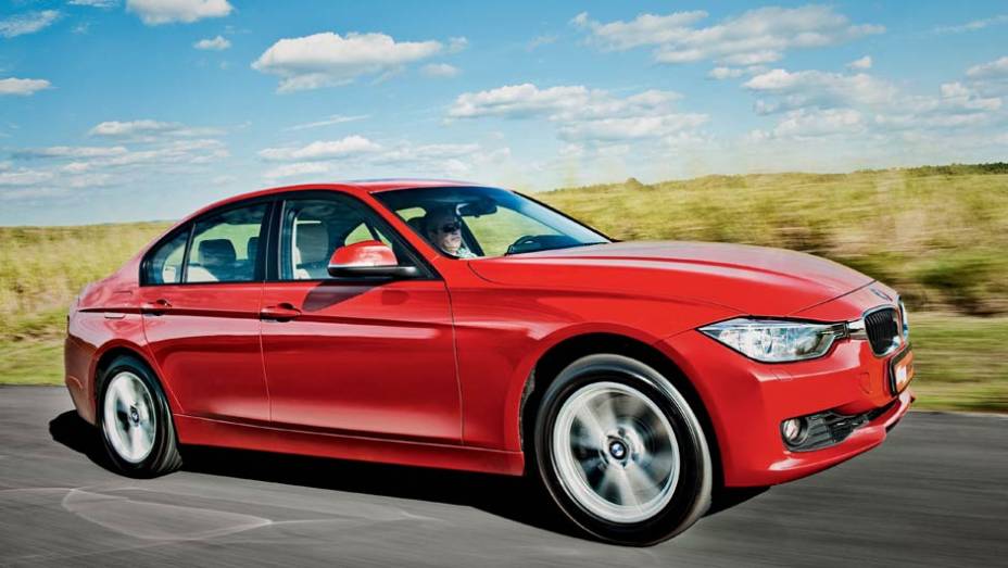 11&ordm; BMW S&eacute;rie 3: vendas em 2012: 3.150 | Vendas em dezembro: 558 | Total vendido pela Land Rover: 8.717 | Varia&ccedil;&atilde;o 2012 x 2011: - 26,9% | Participa&ccedil;&atilde;o de mercado: 6,75%