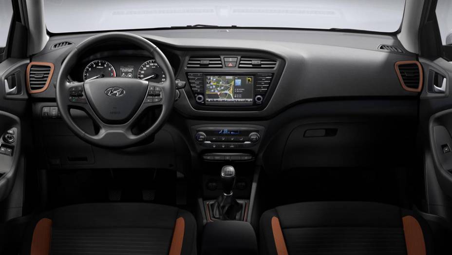 O interior pode ser encomendado com detalhes em laranja; o i20 Coup&eacute; chega &agrave;s ruas entre mar&ccedil;o e abril