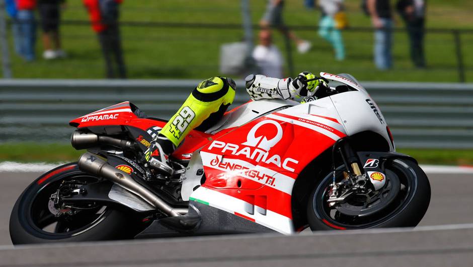 Galeria de Quatro Rodas da MotoGP - Austin (sexta) - Andrea Iannone | <a href="https://beta-develop.quatrorodas.abril.com.br/moto/noticias/marc-marquez-mais-rapido-dia-eua-779637.shtml" rel="migration">Leia mais</a>