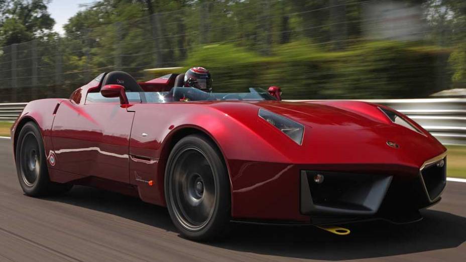 Codatronca, mistura entre o Chevrolet Corvette e a Lamborghini, ganha vers&atilde;o roadster
