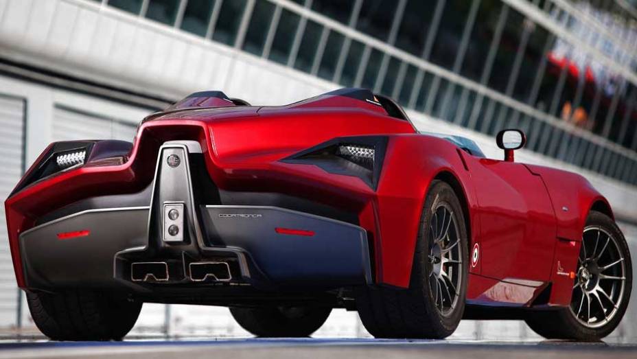 Codatronca, mistura entre o Chevrolet Corvette e a Lamborghini, ganha vers&atilde;o roadster