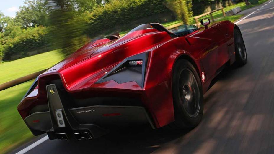 Codatronca, mistura entre o Chevrolet Corvette e a Lamborghini, ganha vers&atilde;o roadster