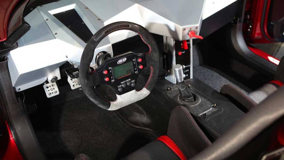 Codatronca, mistura entre o Chevrolet Corvette e a Lamborghini, ganha vers&atilde;o roadster