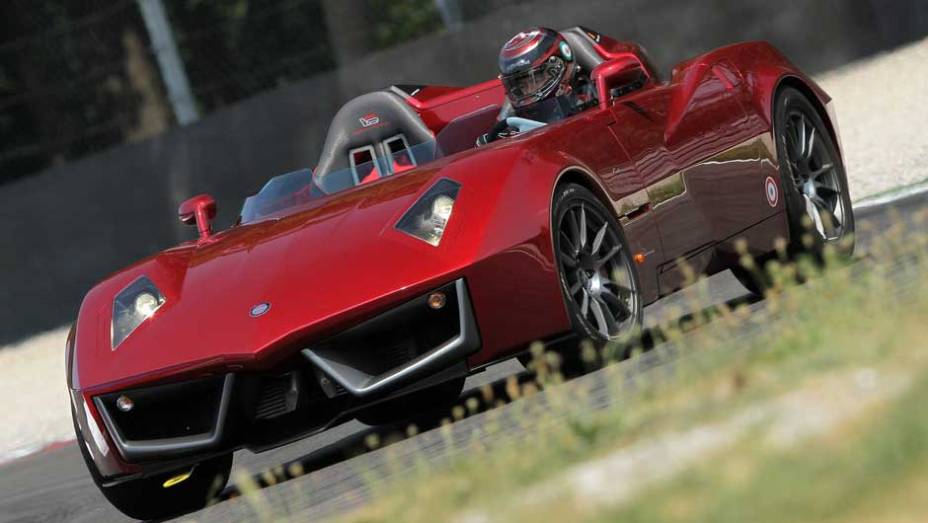 Codatronca, mistura entre o Chevrolet Corvette e a Lamborghini, ganha vers&atilde;o roadster