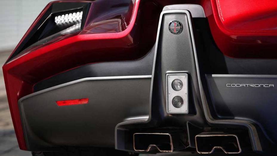 Codatronca, mistura entre o Chevrolet Corvette e a Lamborghini, ganha vers&atilde;o roadster