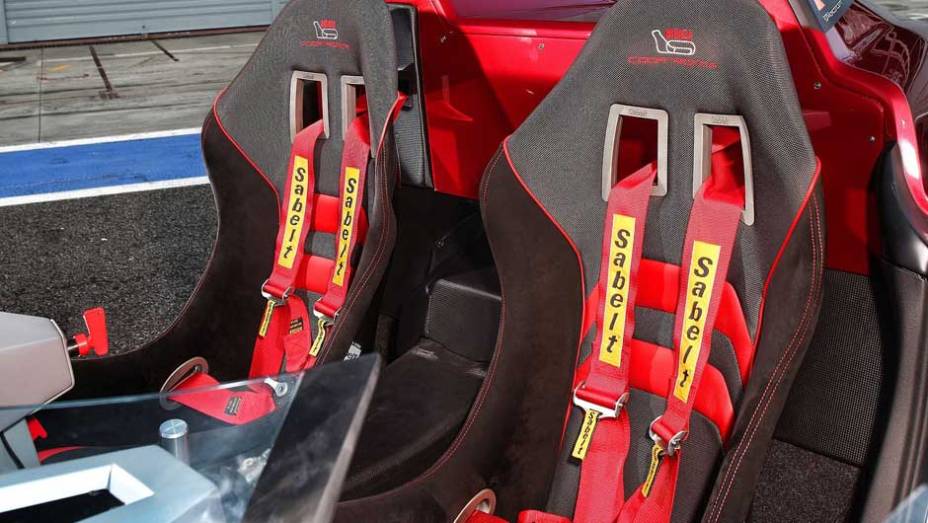 Codatronca, mistura entre o Chevrolet Corvette e a Lamborghini, ganha vers&atilde;o roadster