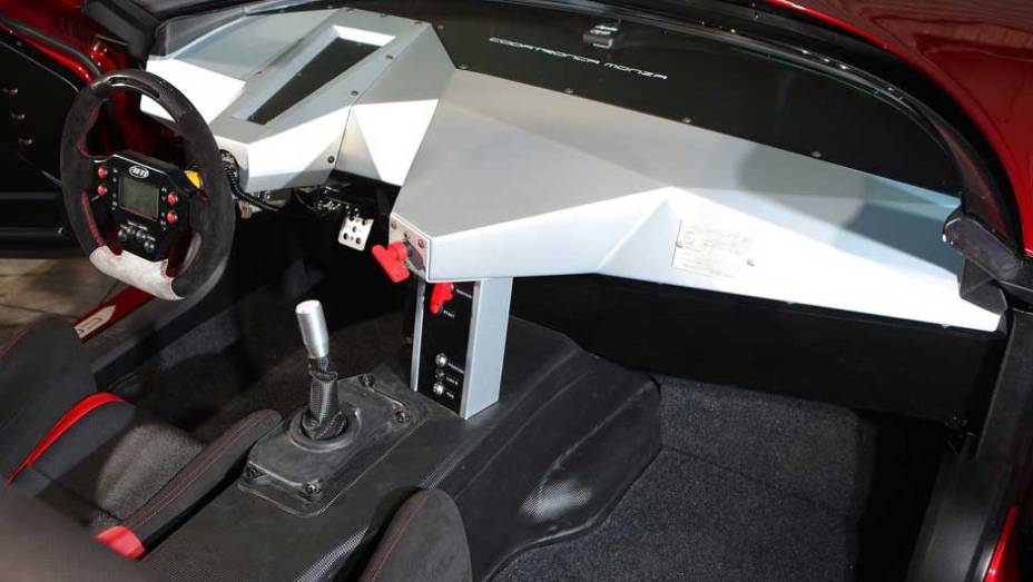 Codatronca, mistura entre o Chevrolet Corvette e a Lamborghini, ganha vers&atilde;o roadster