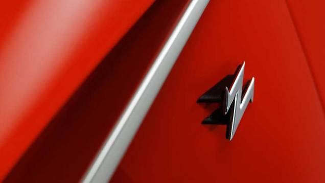 Modelo feito em parceria com o estúdio de design terá motor V12 de 510 cv de potência Modelo feito em parceria com o estúdio de design terá motor V12 de 510 cv de potência