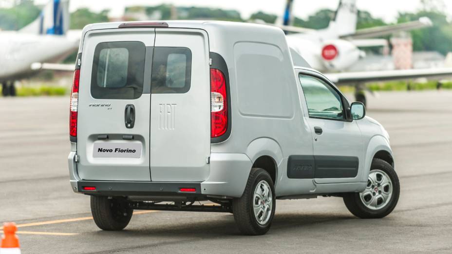 2014 - Completamente repaginada, o Fiorino passa a ser baseado na atual geração do Uno. Apenas com motor 1.4, ele leva 650 kg de carga, 30 kg a mais que o modelo anterior 2014 - Completamente repaginada, o Fiorino passa a ser baseado na atual geração do Uno. Apenas com motor 1.4, ele leva 650 kg de carga, 30 kg a mais que o modelo anterior