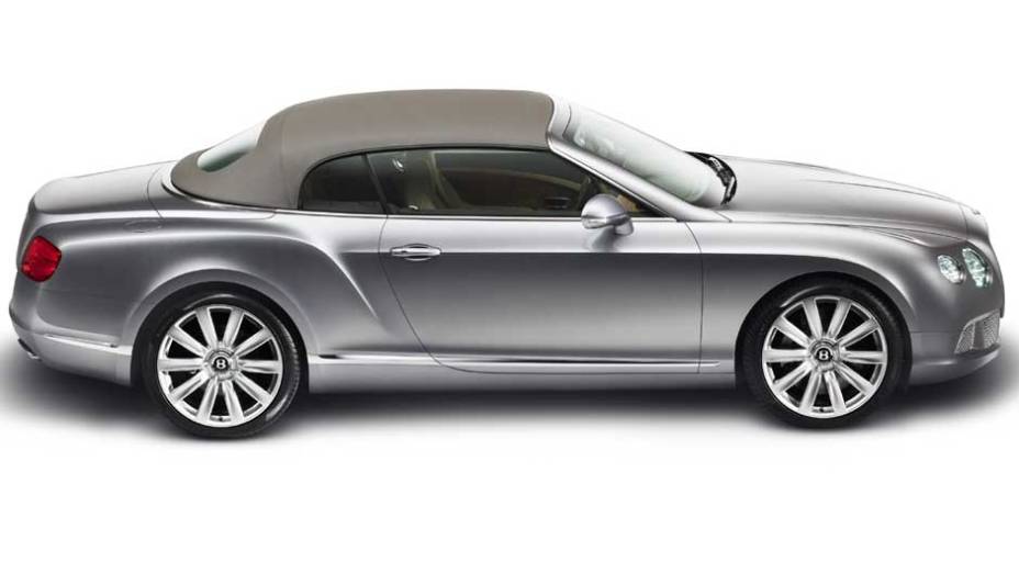 Rodas têm aro 20 de série | <a href="https://beta-develop.quatrorodas.abril.com.br/carros/lancamentos/bentley-continental-gtc-637536.shtml" rel="migration">Leia mais</a> Rodas têm aro 20 de série | <a href="https://beta-develop.quatrorodas.abril.com.br/carros/lancamentos/bentley-continental-gtc-637536.shtml" rel="migration">Leia mais</a>