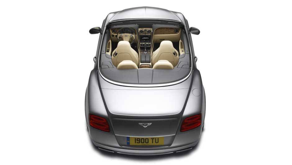 Convers&iacute;vel come&ccedil;a a ser vendido no final do ano | <a href="https://beta-develop.quatrorodas.abril.com.br/carros/lancamentos/bentley-continental-gtc-637536.shtml" rel="migration">Leia mais</a>