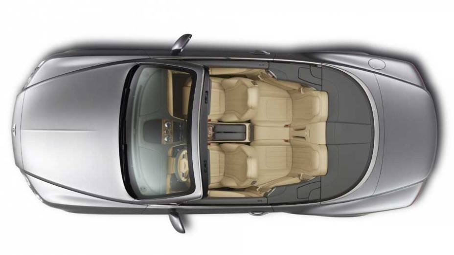 Assentos dianteiros est&atilde;o mais finos, o que aumentou o espa&ccedil;o traseiro