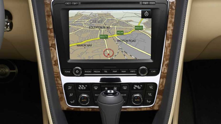 Tela multimídia touch exibe informações no console | <a href="https://beta-develop.quatrorodas.abril.com.br/carros/lancamentos/bentley-continental-gtc-637536.shtml" rel="migration">Leia mais</a> Tela multimídia touch exibe informações no console | <a href="https://beta-develop.quatrorodas.abril.com.br/carros/lancamentos/bentley-continental-gtc-637536.shtml" rel="migration">Leia mais</a>