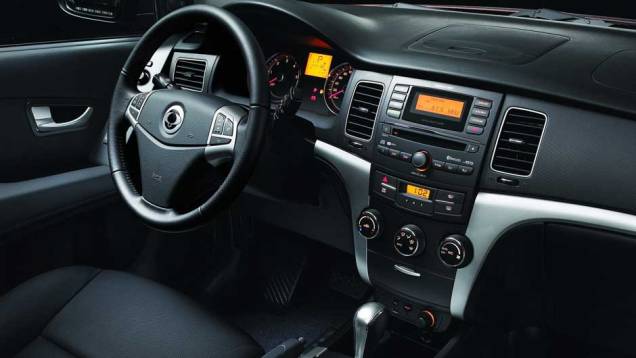Korando vem de série com computador de bordo, kit multimídia, direção elétrica, piloto automático, entre outros | <a href="https://beta-develop.quatrorodas.abril.com.br/carros/lancamentos/ssangyong-korando-637990.shtml" rel="migration">Leia mais</a> Korando vem de série com computador de bordo, kit multimídia, direção elétrica, piloto automático, entre outros | <a href="https://beta-develop.quatrorodas.abril.com.br/carros/lancamentos/ssangyong-korando-637990.shtml" rel="migration">Leia mais</a>