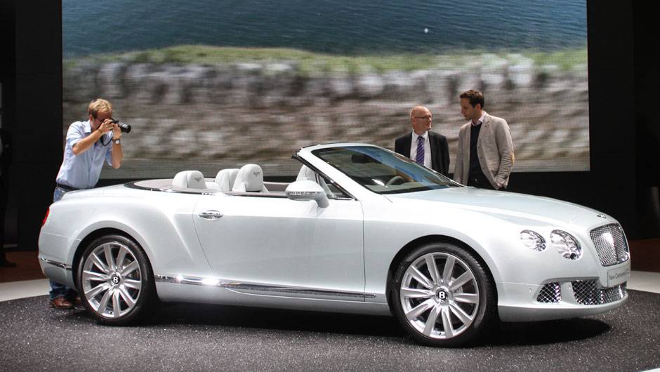Estande da Bentley no Salão de Frankfurt 2011