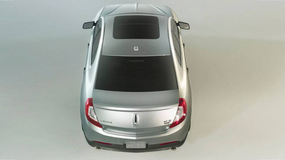 Sedã é equipado com motor 3.7 l V6 Sedã é equipado com motor 3.7 l V6