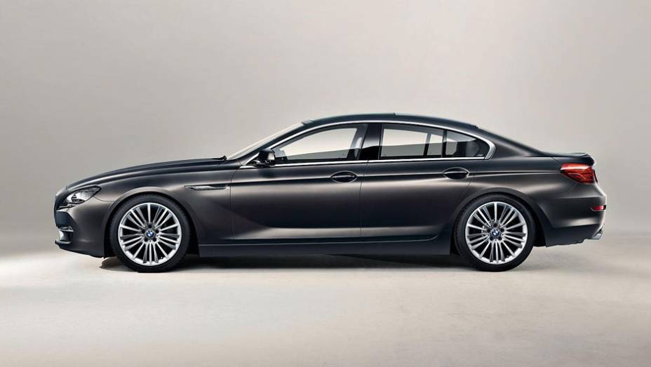 O carro se inspirou no conceito Gran Coupe, mostrado no Salão de Pequim de 2010 | <a href="https://beta-develop.quatrorodas.abril.com.br/saloes/genebra/2012/bmw-serie-g-gran-coupe-678484.shtml" rel="migration">Leia mais</a>