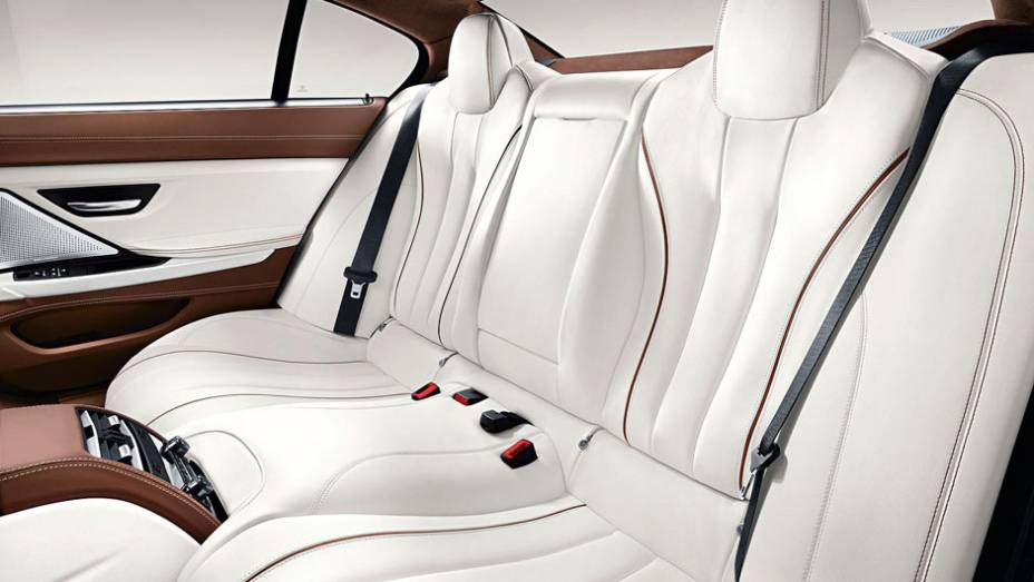 O Série 6 Gran Coupe é grande, mas leva só quatro pessoas. Com muito conforto, claro | <a href="https://beta-develop.quatrorodas.abril.com.br/saloes/genebra/2012/bmw-serie-g-gran-coupe-678484.shtml" rel="migration">Leia mais</a>