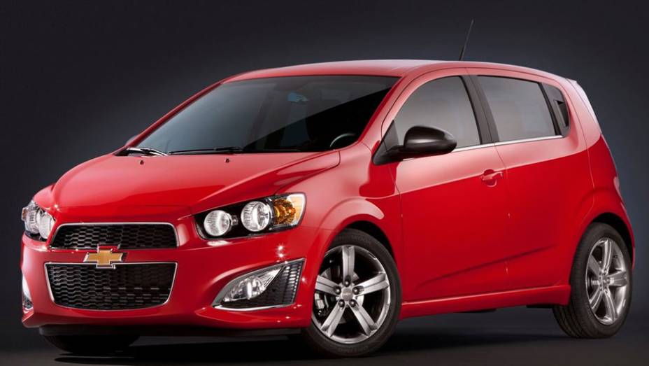 Modelo será mostrado no Salão de Detroit | <a href="https://beta-develop.quatrorodas.abril.com.br/noticias/chevrolet-revela-imagens-sonic-rs-310416_p.shtml" rel="migration">Leia mais</a>